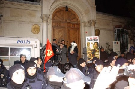 Libya’ya Düzenlenen Hava Saldırısı Taksim’de Protesto Edildi