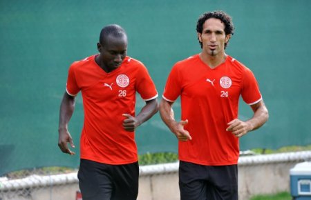 Lider ortağı Medical Park Antalyaspor, Kasımpaşa'ya bileniyor