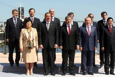 Liderler Aile Fotoğrafı Çektirdi