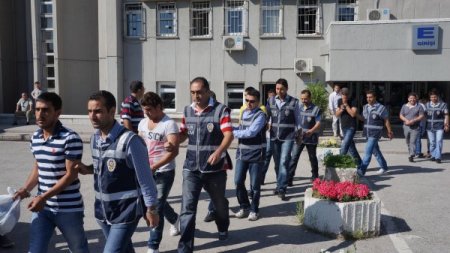 Liderliğini Köy Muhtarının Yaptığı Kaçakçılık Çetesi Çökertildi