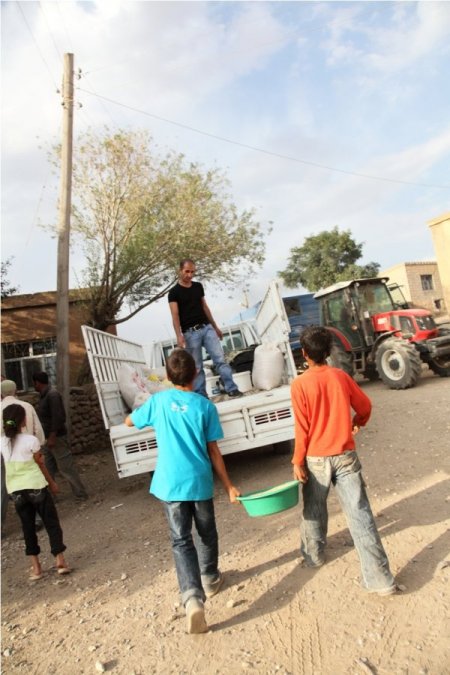Lidyalılar parayı buldu ama bu köy takasla alışverişten vazgeçmiyor