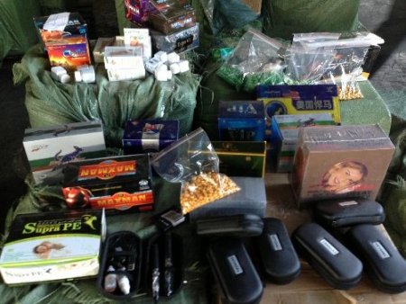 Limanda milyon liralık elektronik sigara baskını