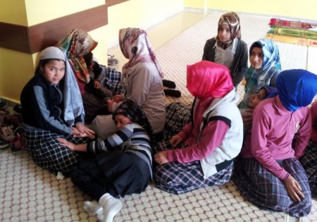 Lise bahçesindeki trafo patladı