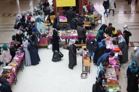 Lise mezunu öğrenciler, Filistin yararına kermes düzenledi