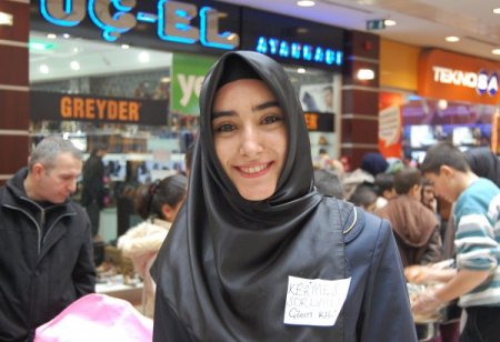 Lise mezunu öğrenciler, Filistin yararına kermes düzenledi