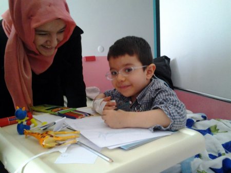 Lise öğrencileri, günlerini hasta çocuklara adadı