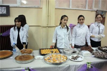 Lise Öğrencileri, Köy Okuluna Destek İçin Kermes Düzenledi