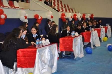 Lise Öğrencileri Avrupa Bilgi Yarışması'na Katıldı