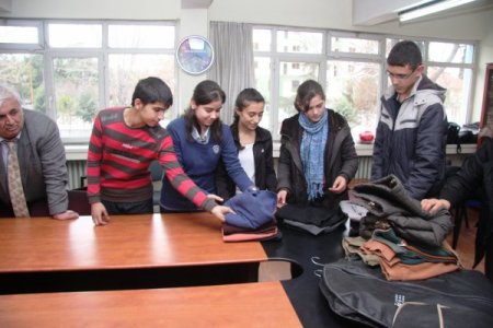 Lise öğrencilerinden örnek davranış