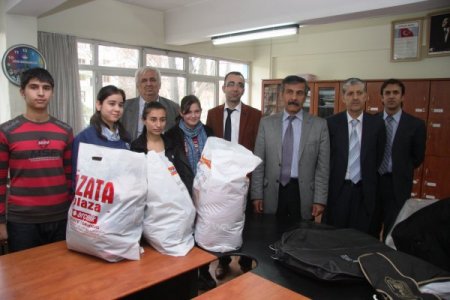 Lise öğrencilerinden örnek davranış