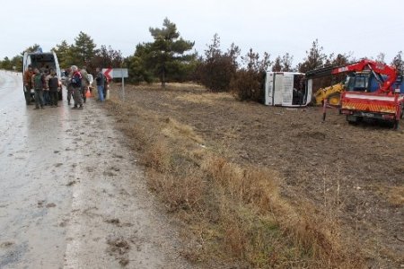 Lise Öğrencilerini Taşıyan Otobüsü Devrildi: 1 Ölü, 24 Yaralı
