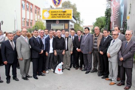 Lise öğrencisi, öğretmenini bıçakladığı iddiasıyla tutuklandı