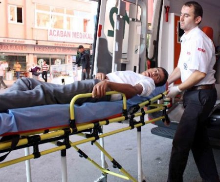 Lise Öğrencisi Sıra Kavgasında Arkadaşı Tarafından Bıçaklandı