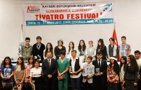 Liselerarası Tiyatro Festivali 'sahne' dedi