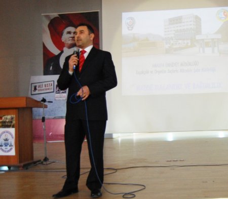 Liseli gençler madde bağımlılığına karşı uyarıldı