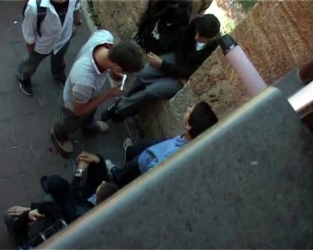 Liseli gençlerin tarihi surlarda esrar partisi (Özel)