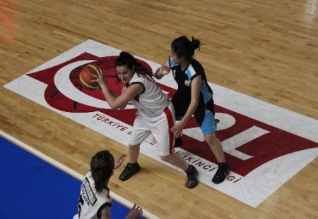 Liseli işitme engelliler kızlar sporda başardı