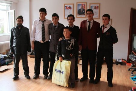 Liseli izcilerden mültecilere yardım eli