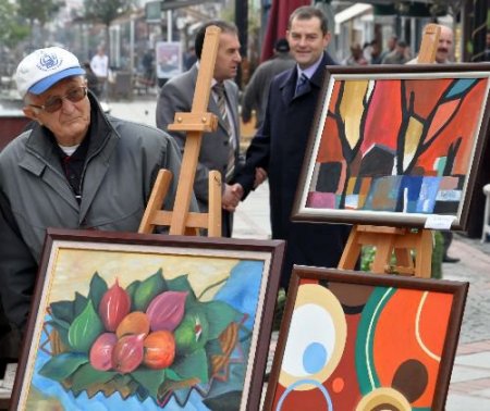 Liseli Öğrenciler Çarşıda Resim Sergisi Açtı
