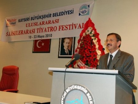 Liseli tiyatrocular Kayseri'de buluşuyor