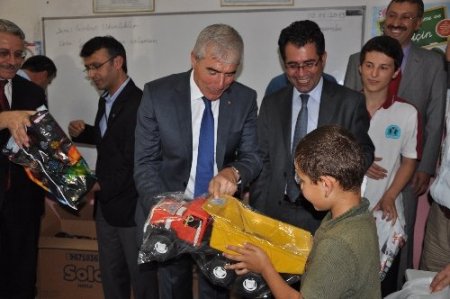 Liseliler, miniklerin hayallerini gerçekleştirdi