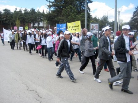 Liseliler 'Dumansız Yaşam' İçin Yürüdü