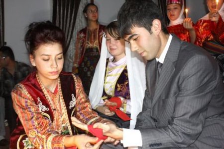 Litvanya Ve Romanyalı Öğrenciler Sivas'a Özgü Kına Gecesinde Eğlendi
