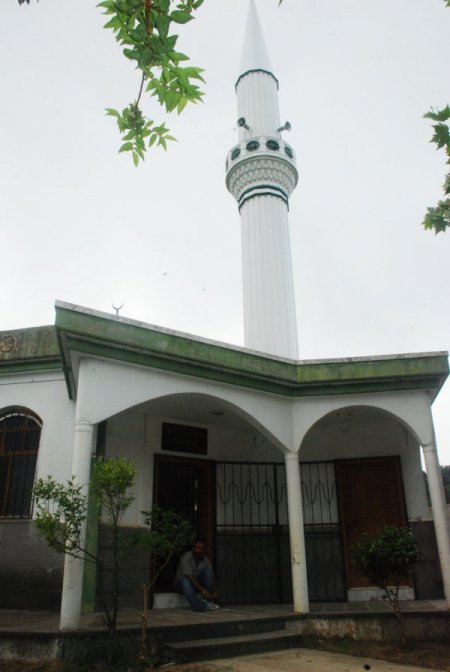 Lojmansız Camide Ezanı Makine Okuyor