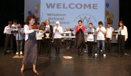 Londra Wisdom Koleji İlk Mezunlarını Verdi