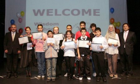 Londra Wisdom Koleji İlk Mezunlarını Verdi