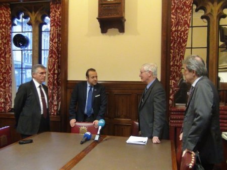 Lord Wallace, Bağış'a, Gelibolu ve Osmanlı esiri bir İngilizi hatırlattı