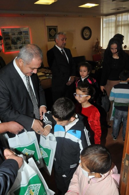 Lösemili çocuklar, Belediye Başkanı Kara’yı ziyaret etti
