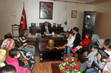 Lösemili çocuklar, Belediye Başkanı Kara’yı ziyaret etti