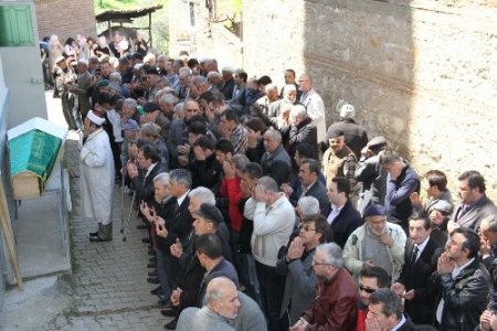 Loto milyoneri toprağa verildi