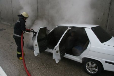 Lpg'li Araç Alev Aldı, Sürücü Son Anda Kurtarıldı