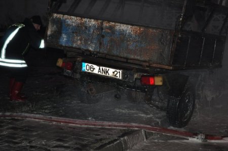 Lpg’li Kamyonet Yandı, Hızlı Müdahale Faciayı Önledi