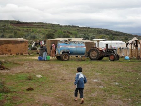 Lübnan’a sığınan Suriyeli aileler, zor şartlarda yaşam mücadelesi veriyor