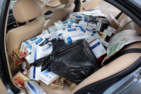 Lüks otomobille sigara sevkıyatına polis engeli