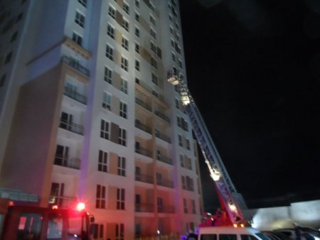 Lüks sitedeki yangın korkuttu