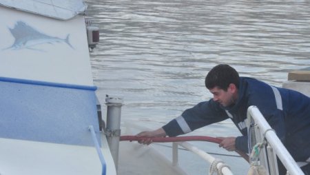 Lüks tekne, yanmaktan son anda kurtarıldı