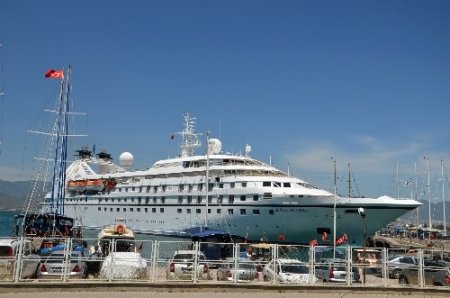 Lüks yolcu gemisi Fethiye'ye demirledi