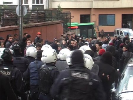 Maaş Protestosu Yapan Libyalı Gazilere Biber Gazlı Müdahale