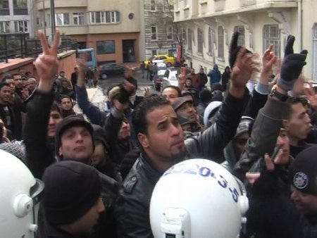 Maaş Protestosu Yapan Libyalı Gazilere Biber Gazlı Müdahale