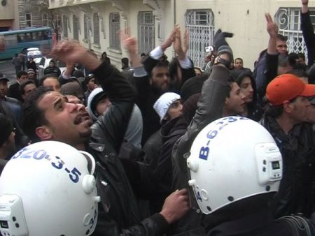 Maaş Protestosu Yapan Libyalı Gazilere Biber Gazlı Müdahale