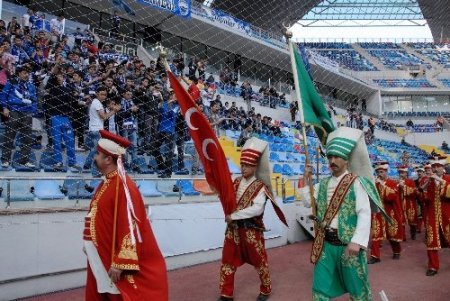 Maç öncesi konserler büyük ilgi gördü