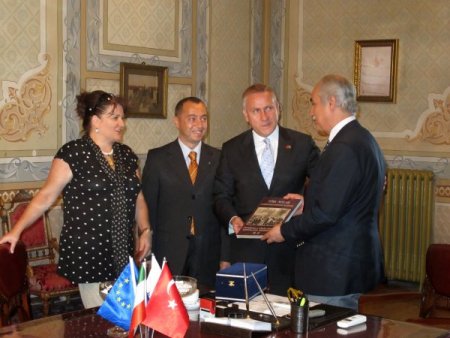 Macar Başkonsolosu Darülaceze’yi Ziyaret Etti