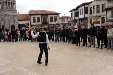 Macar müzisyenler, Hamamönü’nü şenlendirdi