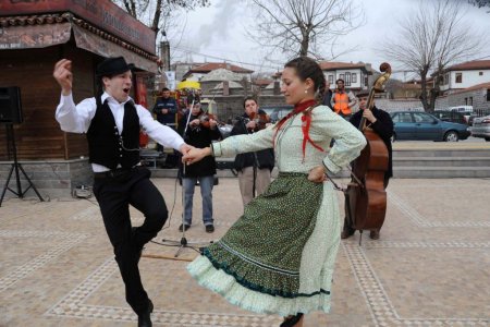 Macar müzisyenler, Hamamönü’nü şenlendirdi