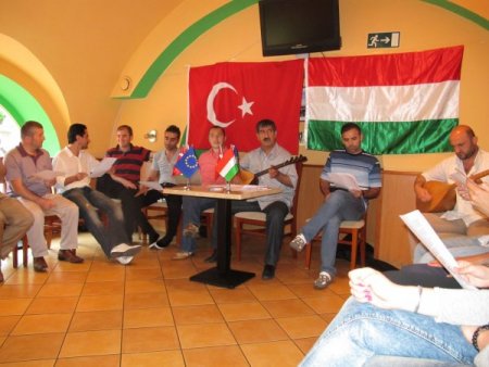 Macar Öğrenciler Yıl Sonuna Türkçe Türkülerle Veda Etti