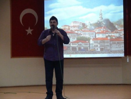 Maceracı hem güldürdü hem duygulandırdı